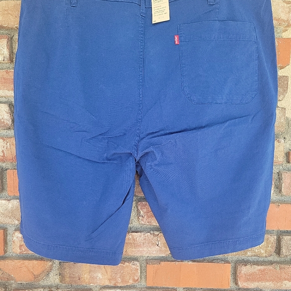 Levis Men's Utility Cargo Shorts Size: 42 - Picture 5 of 9